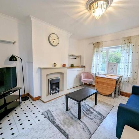 2 Bedroom Home With Driveway Close To Quayside Гейтсхед Экстерьер фото